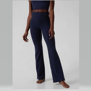 New Athleta Elation Flare Pant Size Small - Petite NAVY